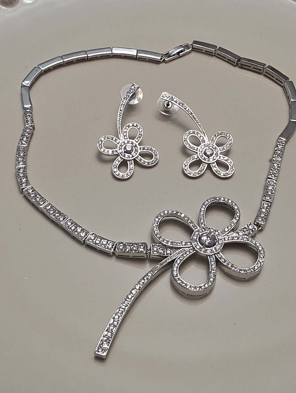 Middle Eastern Silver Floral Crystal Necklace & Earrings Set Elegant Jewelry Set